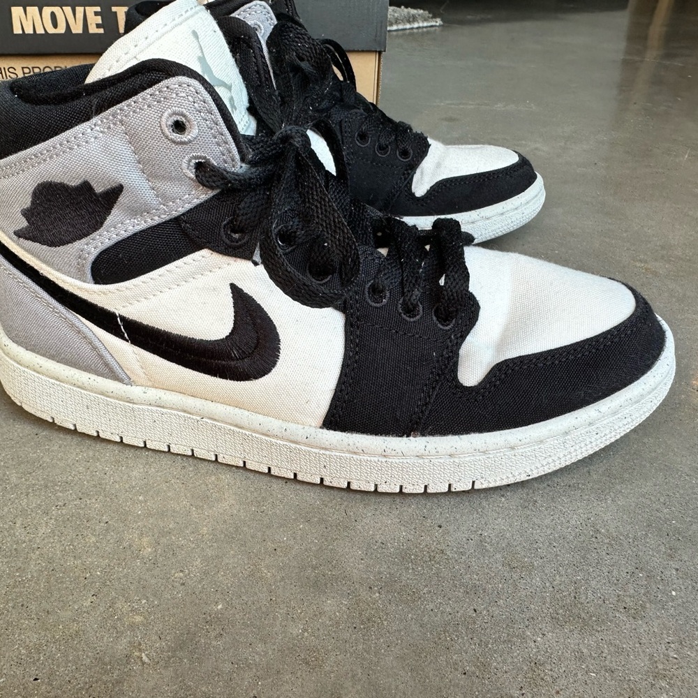 Nike Air Jordan women 1 Mid SE SIZE 6 pre owned white box